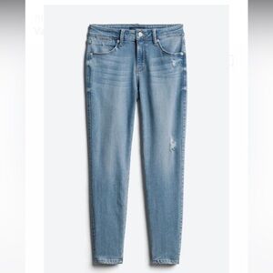 25 Just USA Vale Low Rise Distressed Skinny Jean